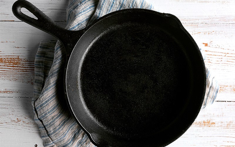 N&ecirc;n t&ocirc;i chảo khi mới mua chảo về