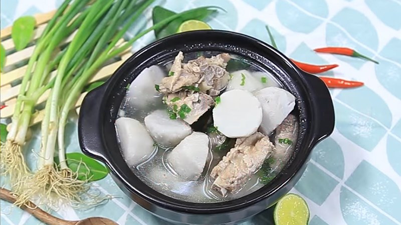 Canh khoai môn hầm xương