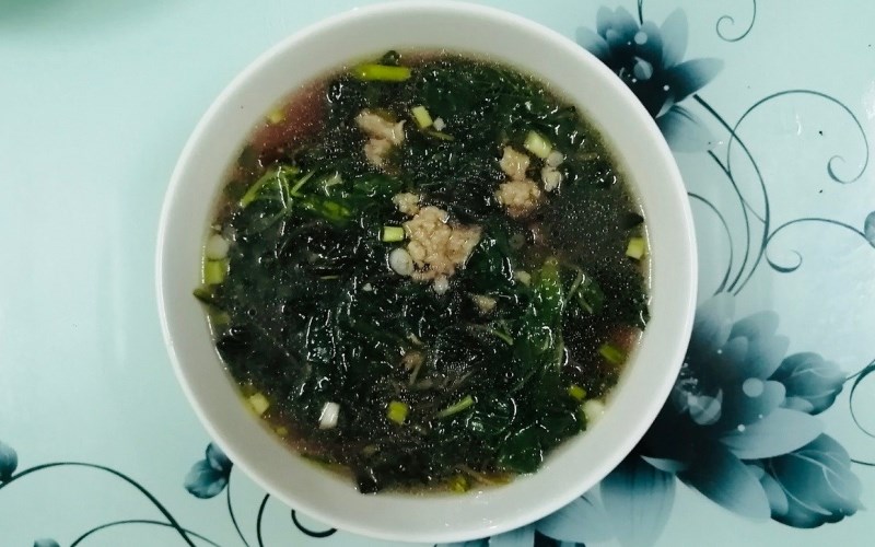 Canh rau dền nấu thịt băm