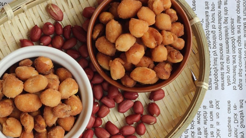 Snack đậu phộng chi&ecirc;n nước cốt dừa