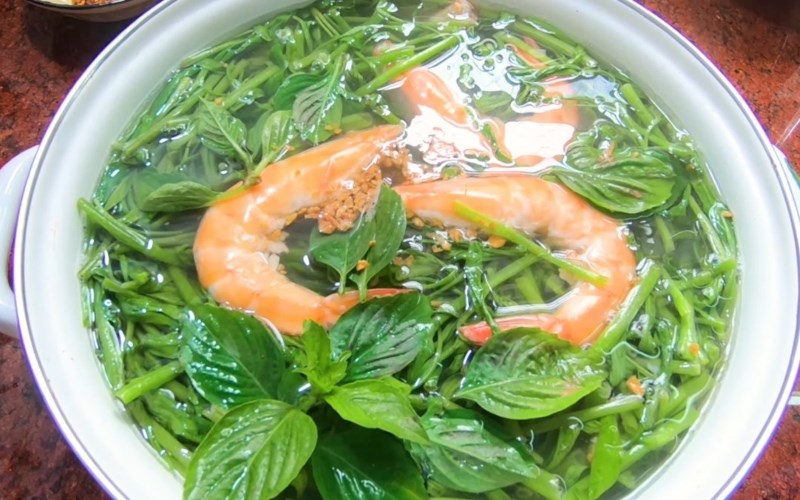 Canh rau muống nấu t&ocirc;m