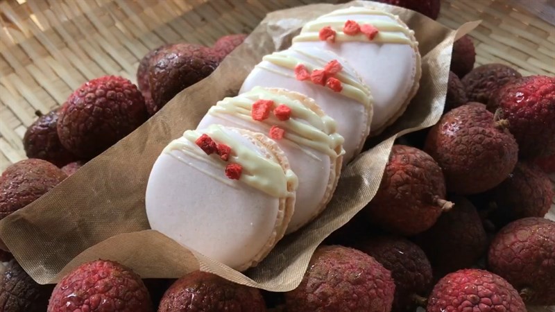 Bánh macaron vải