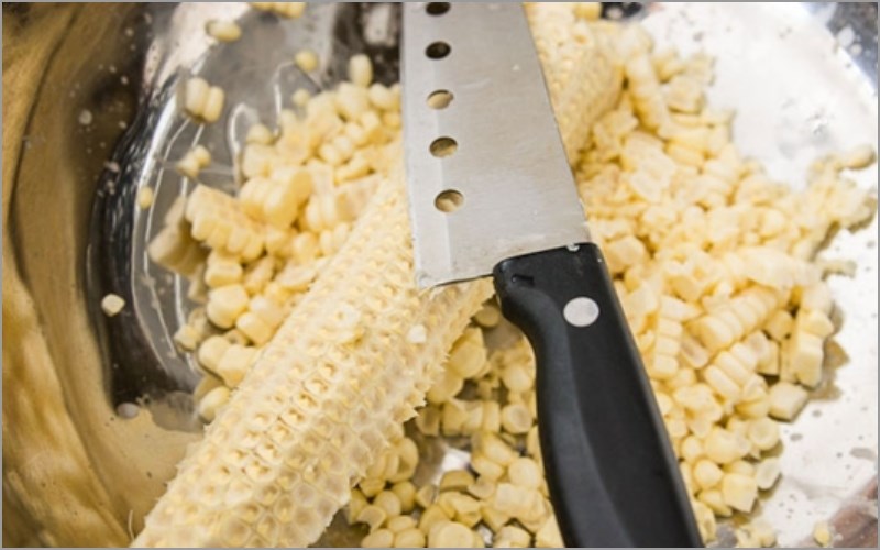 T&aacute;ch hết hạt bắp 