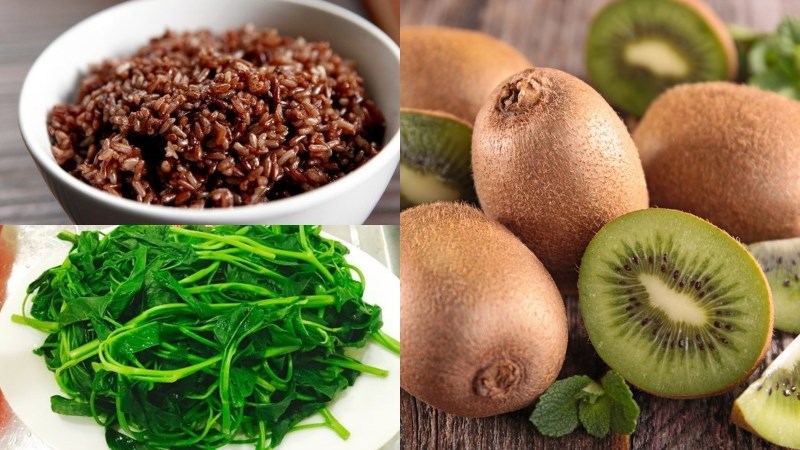 Bữa trưa: 1/2 bát cơm gạo lứt, 1 phần rau luộc, 1 quả kiwi