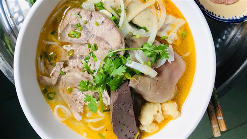 Cách nấu bún bò giò heo ngon hấp dẫn