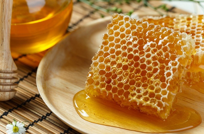 Sáp ong: Sáp ong là sản phẩm đặc biệt được tạo ra từ những “nghệ nhân” ong hoa. Sáp ong không chỉ có giá trị về mặt sức khỏe mà còn là nguyên liệu không thể thiếu trong nhiều ngành sản xuất. Khám phá hình ảnh liên quan để biết thêm về loại sản phẩm độc đáo này.