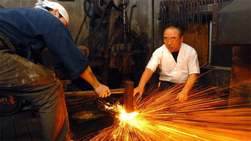 Lịch sử của nghề r&egrave;n dao Nhật Bản