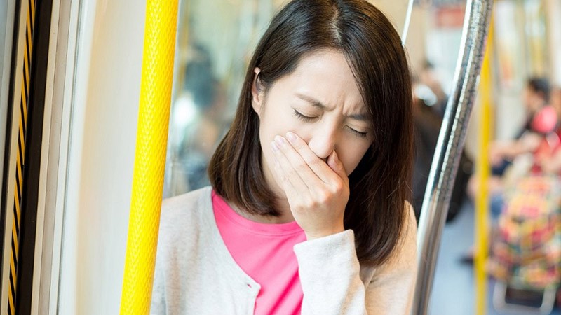 Lá bồ công anh có thể gây buồn nôn, chán ăn
