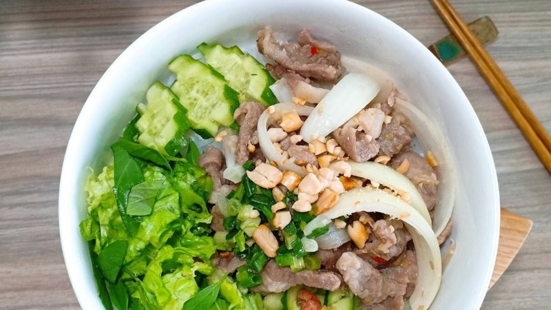 Bún thịt xào