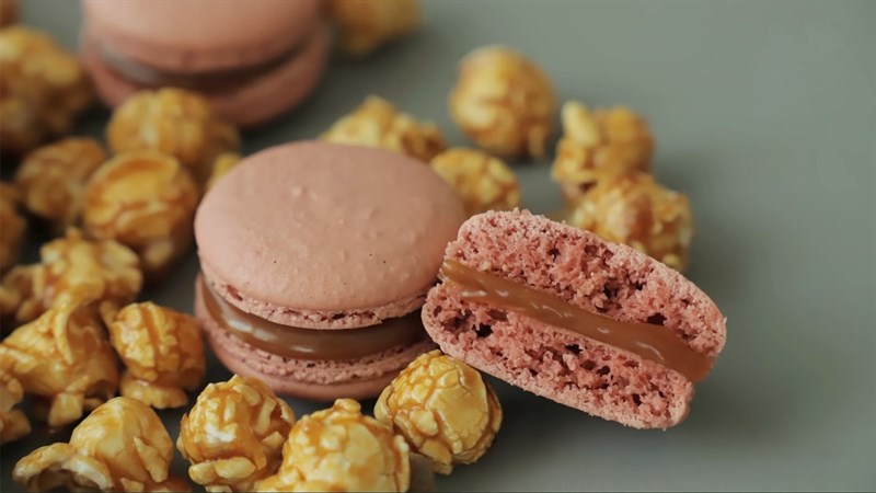 Bánh macaron caramel