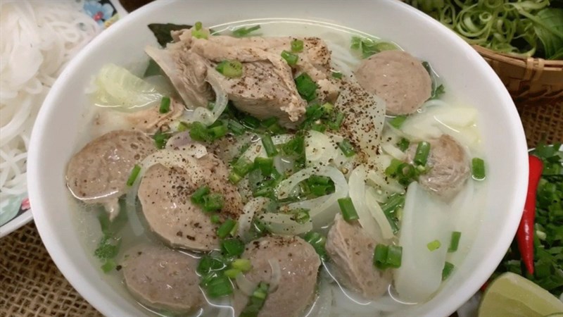 Cách nấu bún nước lèo bò viên thơm ngon, hấp dẫn cực đơn giản tại nhà