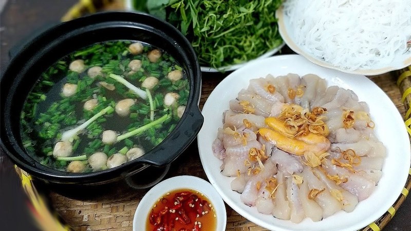 Lẩu mực nấu nấm