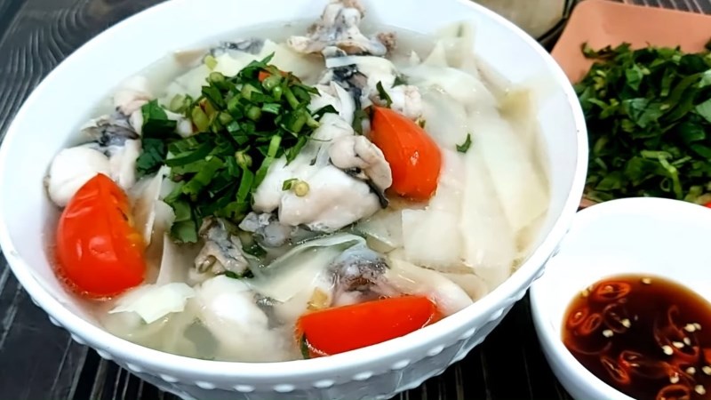 Canh măng chua cá nục