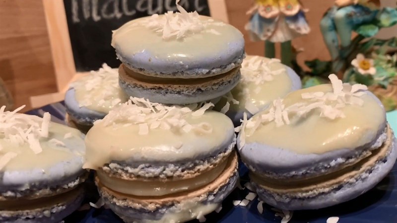 Bánh macaron nhân dừa