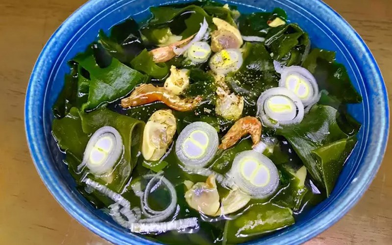 Canh sò lụa nấu rong biển