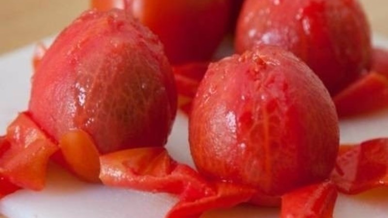 Cà chua sau khi đã bóc vỏ