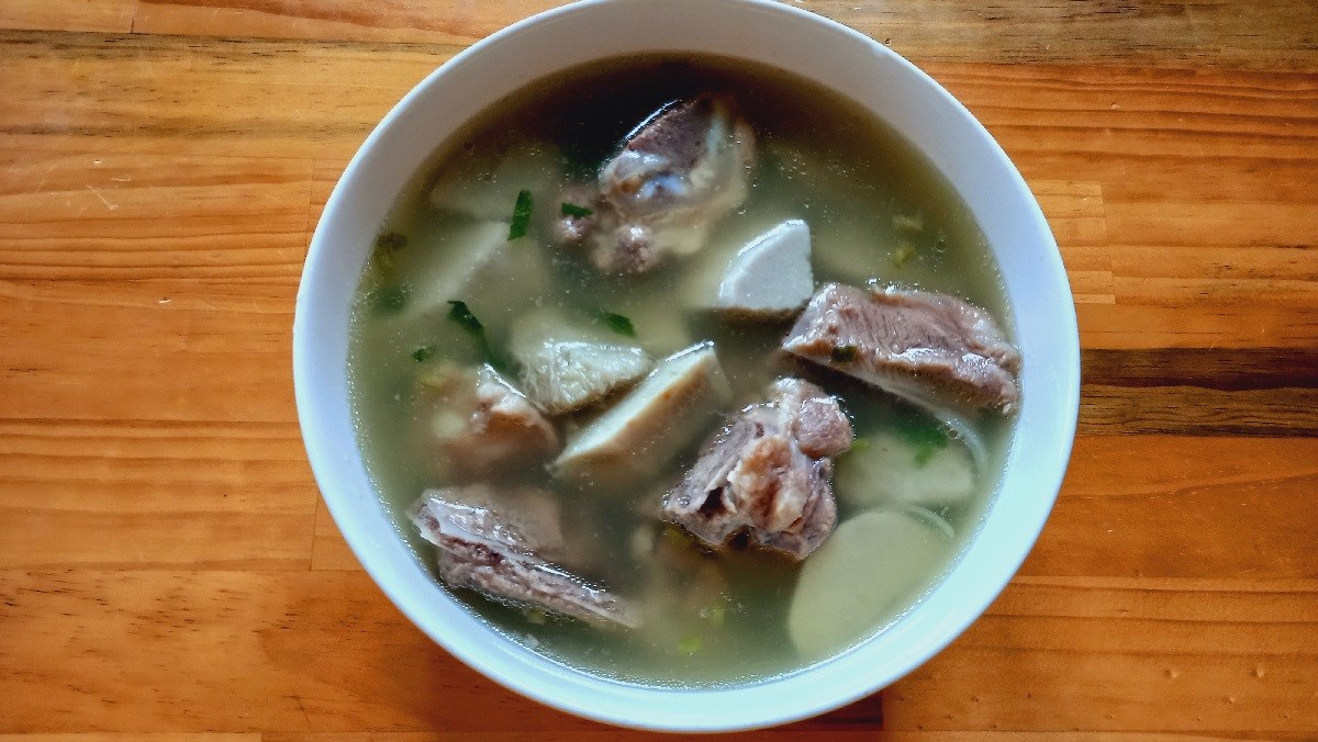 Canh khoai môn nấu xương