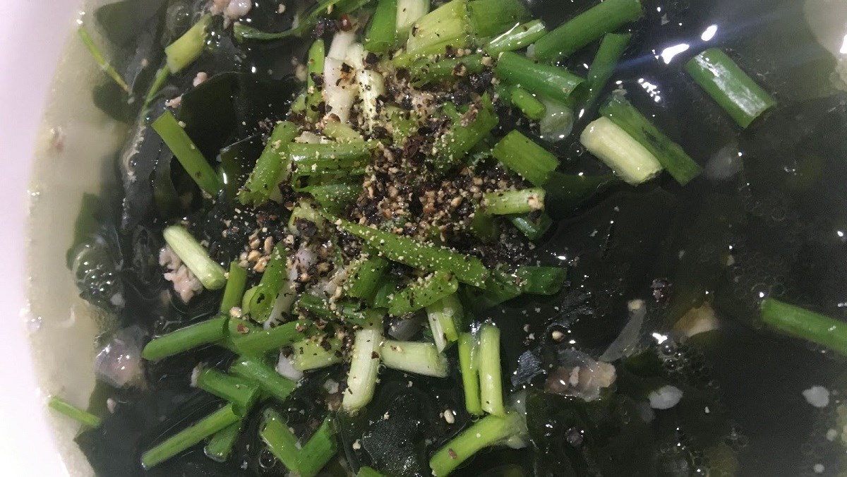 Canh rong biển thịt băm