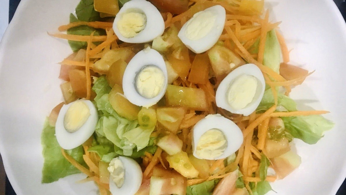 Salad trứng sốt vải