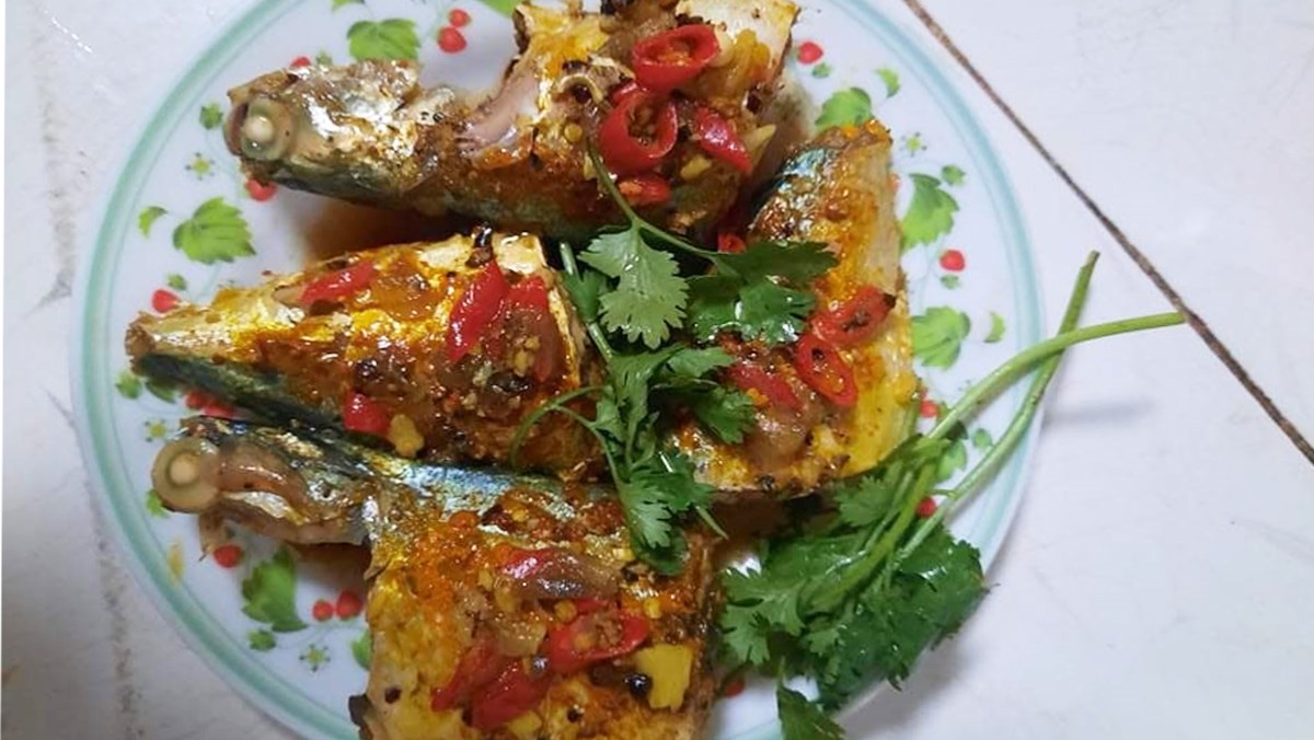 Cá bạc má kho tỏi ớt