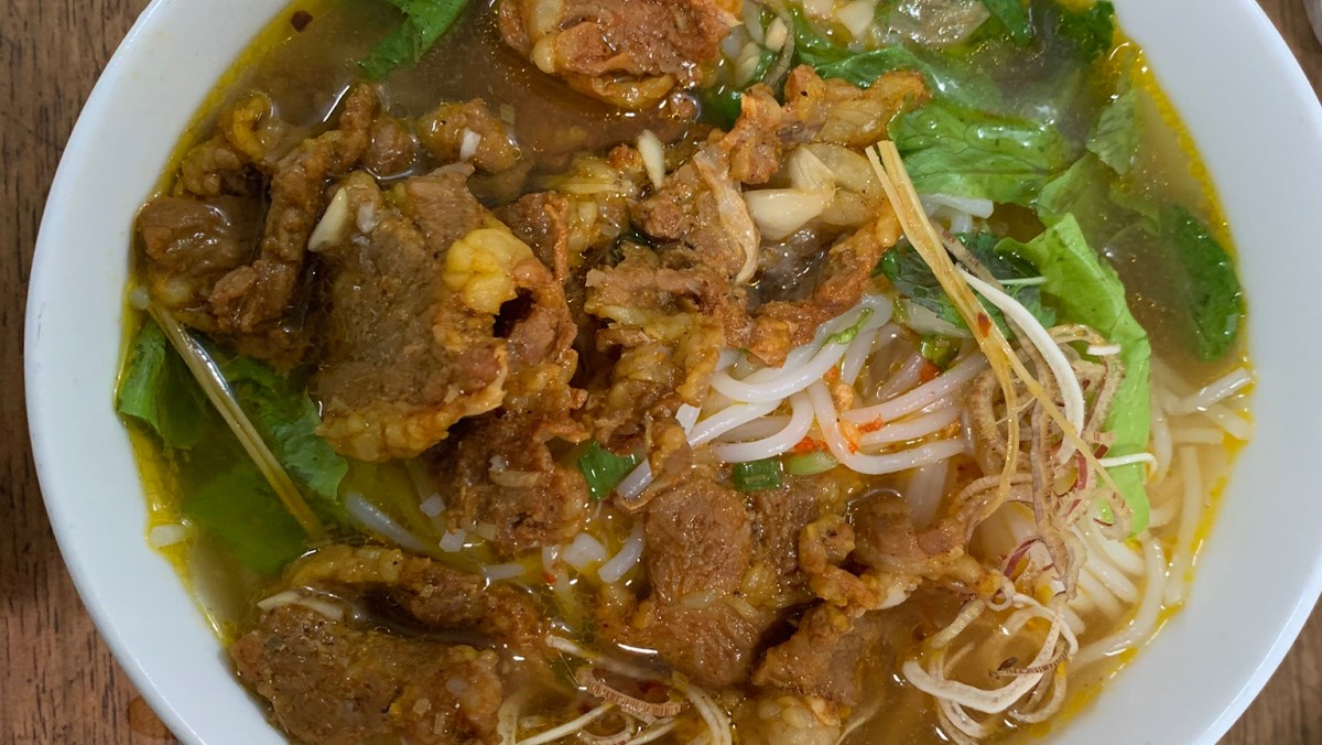 Bún gầu bò xáo sả