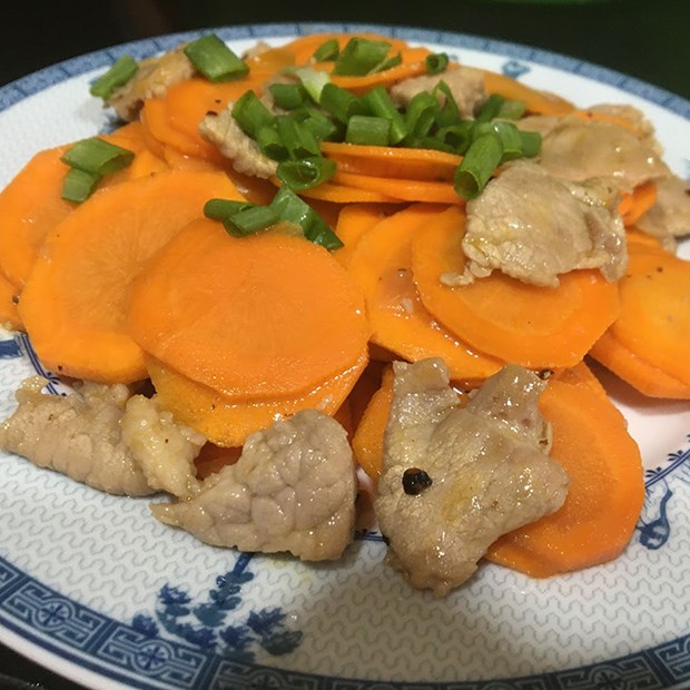 Cách làm cà rốt xào thịt heo giòn ngon hấp dẫn cho bữa cơm