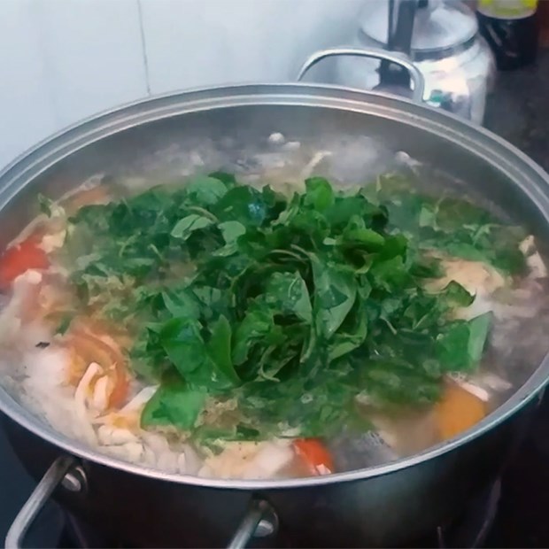 Cách nấu lẩu cá bớp nấu lá giang chua ngọt đậm đà cực đơn giản