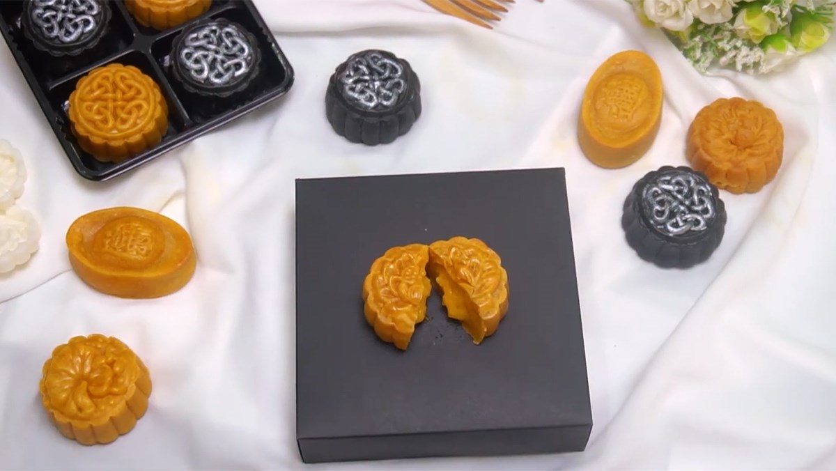 Bánh trung thu kim sa trứng muối bằng nồi chiên không dầu