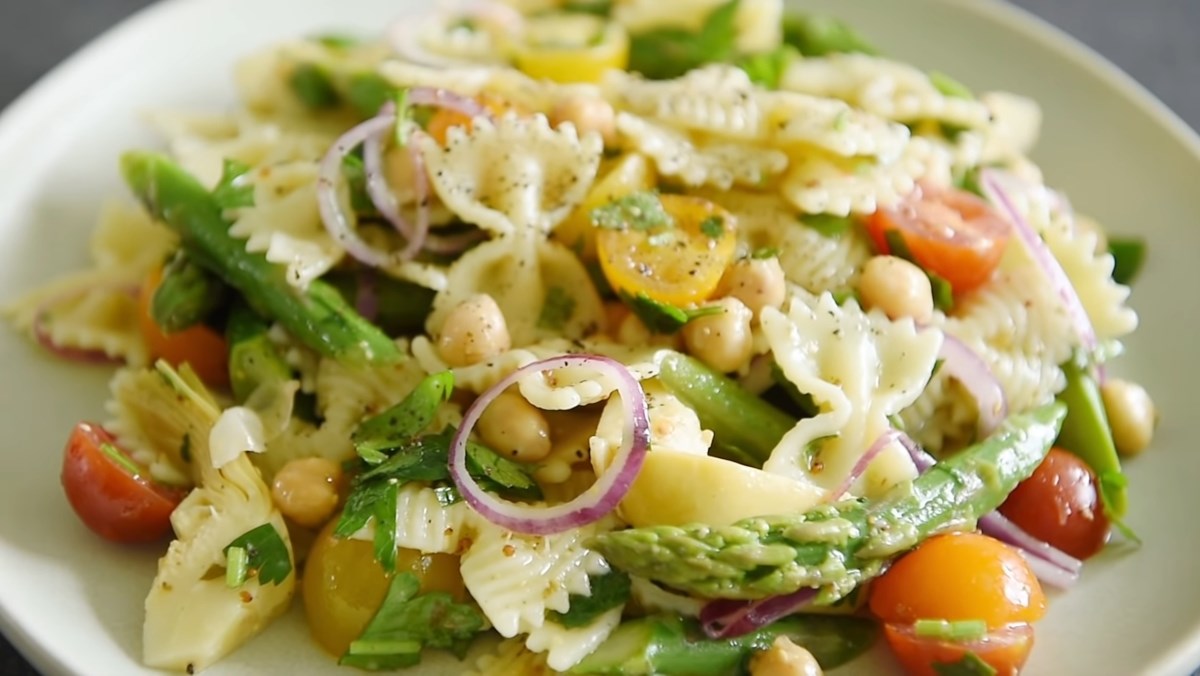 Pasta salad măng tây