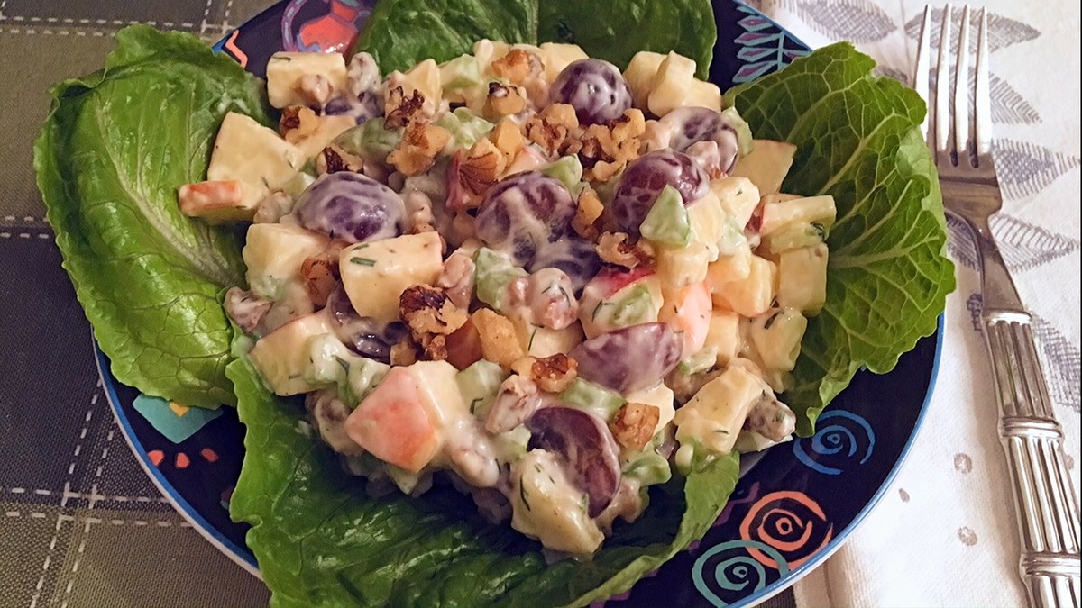 Salad táo kiểu Mỹ (Waldorf salad)