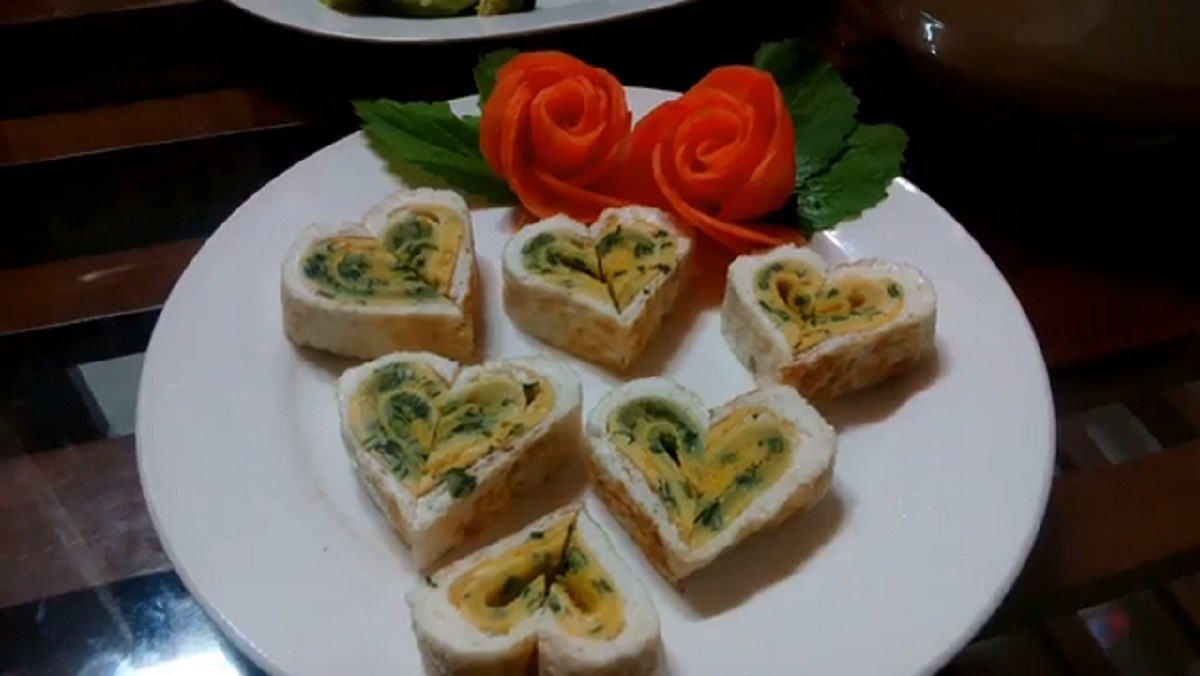 Trứng cuộn hành lá hình trái tim