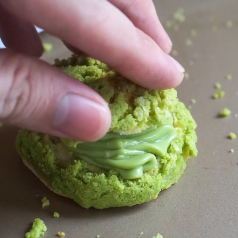 Bước 6 Bơm nhân kem trà xanh Bánh su kem trà xanh nhân trà xanh