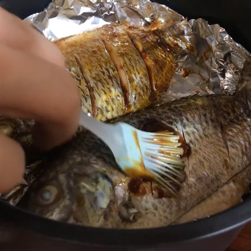 Bước 3 Rán cá Cá rán giấy bạc bằng nồi chiên không dầu