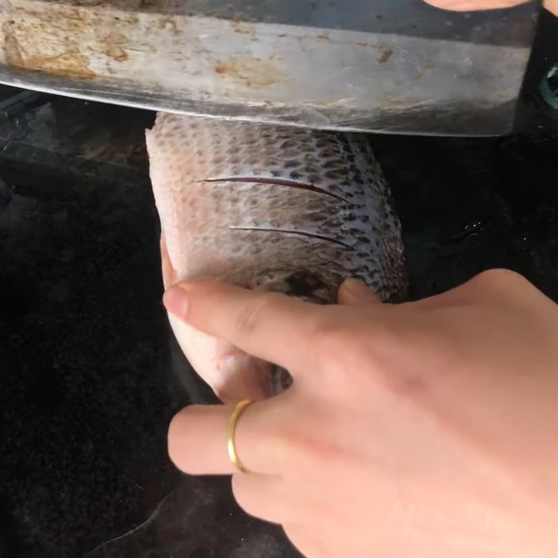 Bước 1 Sơ chế cá Cá rán giấy bạc bằng nồi chiên không dầu