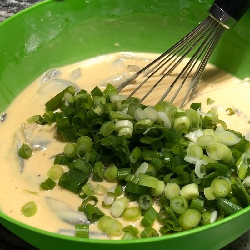 Bước 3 Chiên cá Cá mai chiên giòn