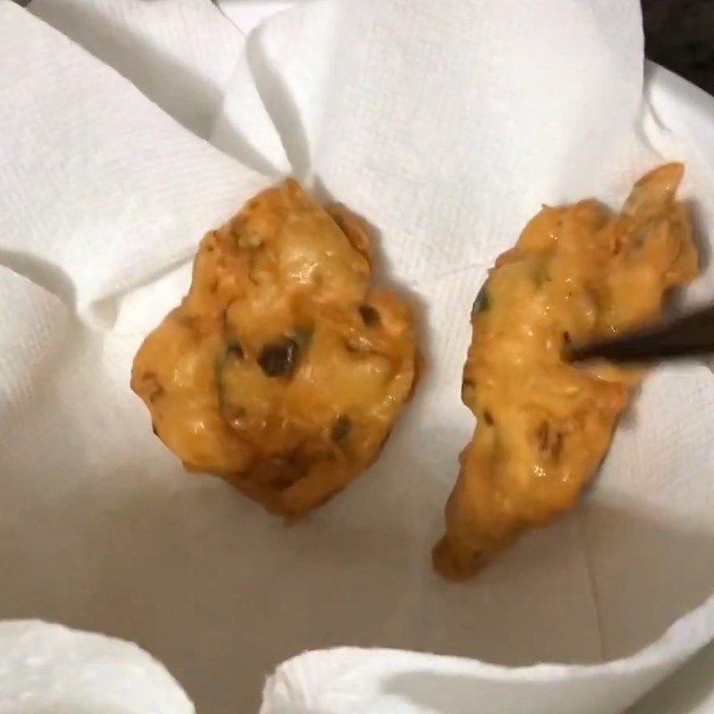 Bước 3 Chiên cá Cá mai chiên giòn