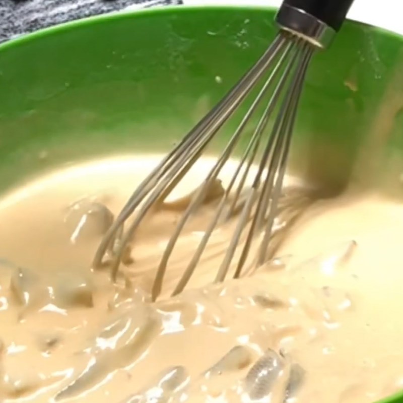 Bước 3 Chiên cá Cá mai chiên giòn