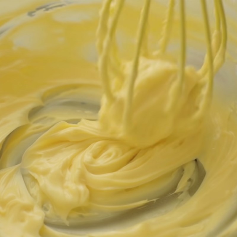 Bước 1 Đánh bơ Bánh quy tiramisu