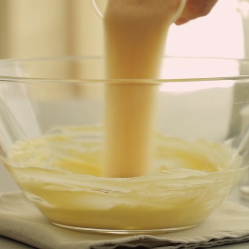 Bước 1 Đánh bơ Bánh quy tiramisu