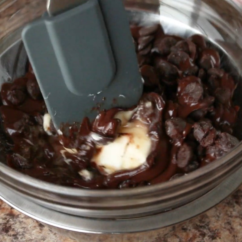 Bước 1 Đun chảy socola và bơ Bánh quy brownie socola không cần bột mì