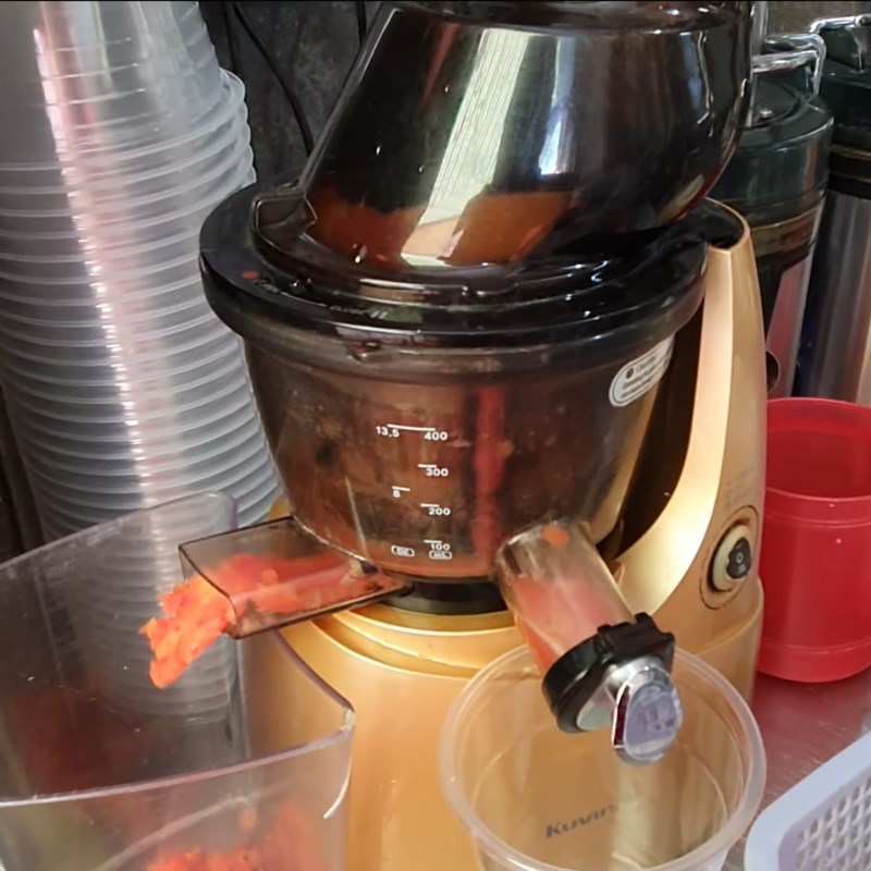 Bước 2 Ép nước đu đủ Nước ép đu đủ xanh