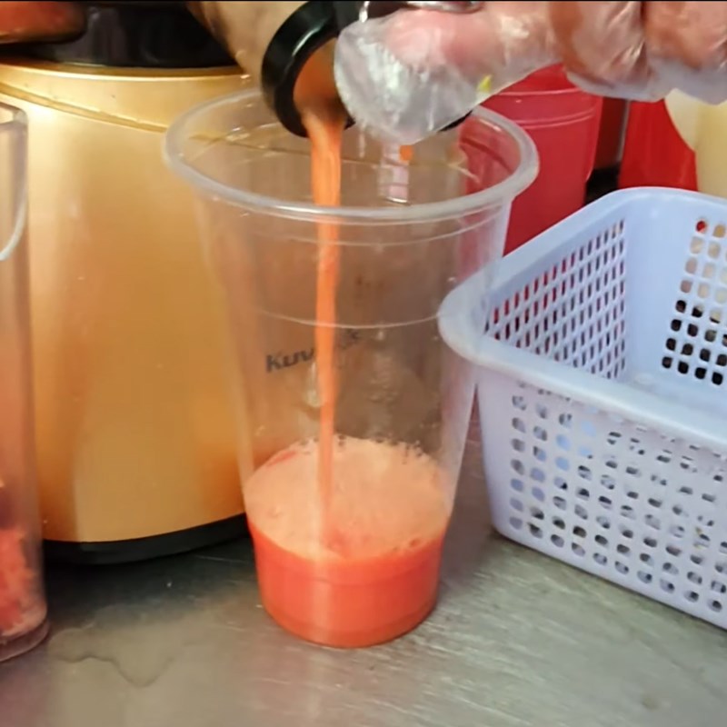 Bước 2 Ép nước đu đủ Nước ép đu đủ xanh