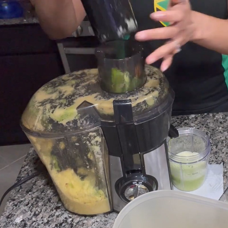 Bước 2 Ép nước đu đủ, cà rốt cần tây Nước ép đu đủ cà rốt cần tây