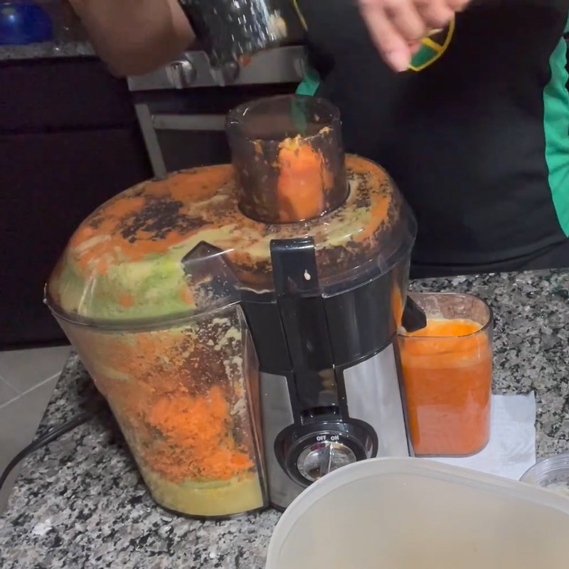Bước 2 Ép nước đu đủ, cà rốt cần tây Nước ép đu đủ cà rốt cần tây