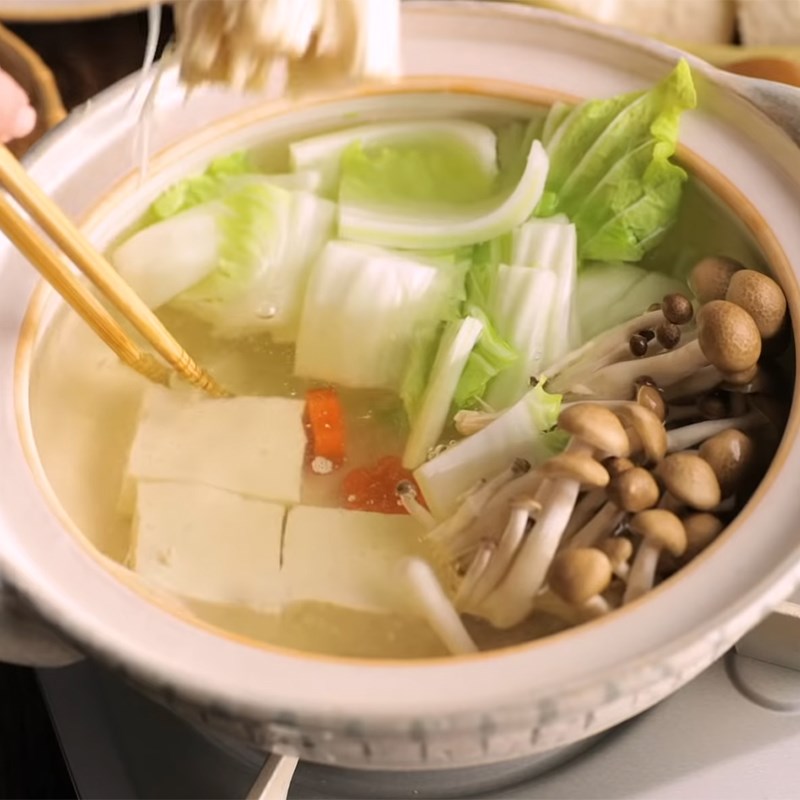 Bước 3 Hầm rau củ và nấm Lẩu shabu shabu