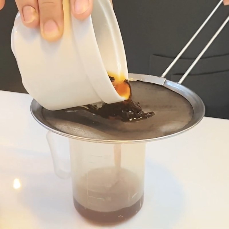 Bước 1 Hãm và lọc trà Trà sữa bắp milkfoam