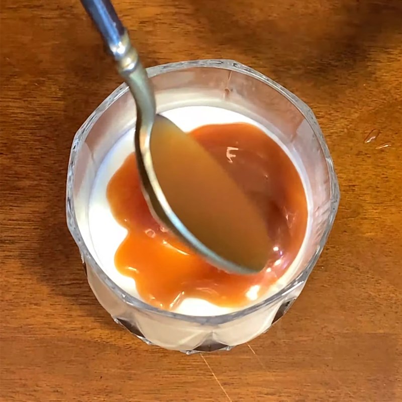 Bước 4 Hoàn thành Panna cotta sốt caramel