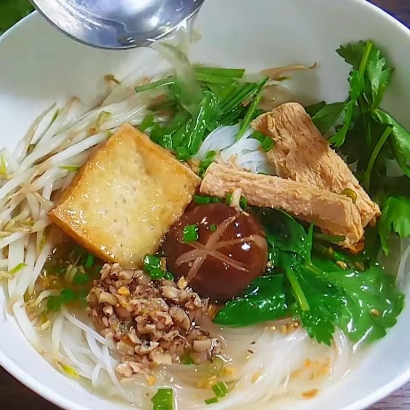 Bước 6 Hoàn thành Hủ tiếu Nam Vang chay