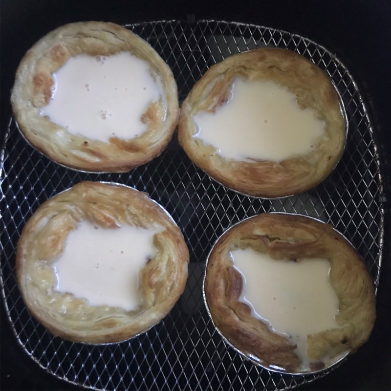 Bước 2 Làm bánh tart trứng Bánh tart trứng bằng nồi chiên không dầu