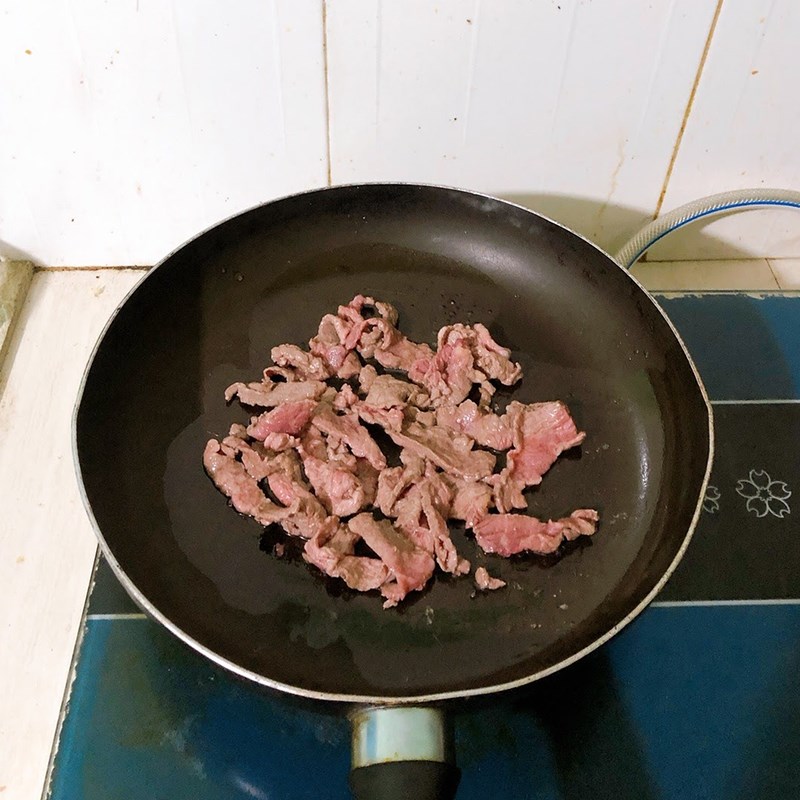 Bước 2 Làm cải thìa xào thịt bò Cải thìa xào thịt bò (công thức được chia sẻ từ người dùng)